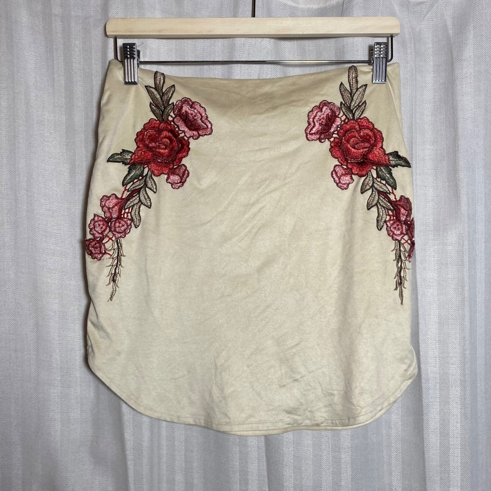 Blue Blush Faux Suede Floral Embroidered Mini Skirt Cream‎ Tan Rose L Coquette
